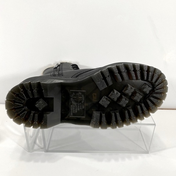 NEW DR MARTENS FUR-LINED JADON 8 EYE BOOTS - Picture 12 of 12